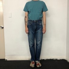 画像2: 60〜70's LEVI'S 501 BIGE デニムパンツ W30 (2)