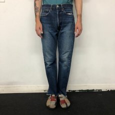 画像3: 60〜70's LEVI'S 501 BIGE デニムパンツ W30 (3)