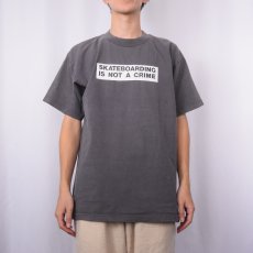 画像3: 90's SANTA CRUZ USA製 "SKATEBOARDING IS NOT A CRIME" プリントTシャツ L (3)