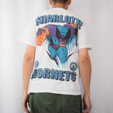 画像3: 90's MARVEL WOLVERINE "CHARLOTTE HORNETS" NBAチーム キャラクタープリントTシャツ (3)