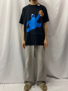 画像2: 90's COOKIE MONSTER USA製 "NIKE" パロディTシャツ XL (2)