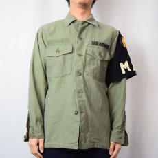 画像2: 60's U.S.ARMY フェルトワッペン付き ユーティリティシャツ SIZE15 1/2×33 (2)