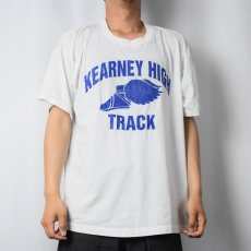 画像2: 90's USA製 "KEARNEY HIGH TRACK" ウイングフットプリントＴシャツ XL (2)