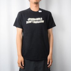 画像2: 70〜80's USA製 "JEWISH GIRLS DON'T SWALLOW" プリントTシャツ BLACK L (2)