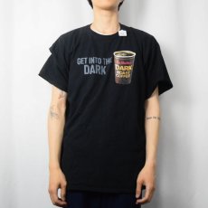 画像2: Tim Hortons "GET INTO THE DARK" コーヒーチェーンプリントTシャツ BLACK (2)