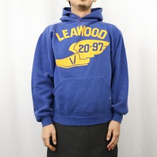 画像2: 90's〜 RUSSELL ATHLETIC USA製 "LEAWOOD" ウイングフット プリントスウェットフーディ M (2)