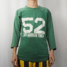 画像3: 70〜80's Champion バータグ USA製 "52 EAST MADISON YMCA" ラバープリント フットボールTシャツ L (3)