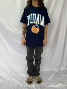 画像2: 90's COOKIE MONSTER USA製 "YUMM" キャラクターTシャツ DEADSTOCK L (2)