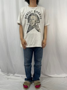 画像2: Albert Einstein "STREET SMARTS" プリントTシャツ (2)