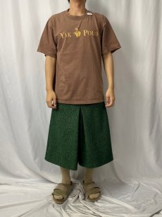 画像2: "YAK POLO" ブランドパロディプリントTシャツ L (2)