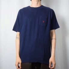 画像2: 90's POLO Ralph Lauren USA製 ロゴ刺繍 ポケットTシャツ NAVY M (2)