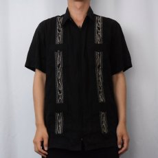 画像2: GUAYABERA フルジップ 刺繍デザイン キューバシャツ BLACK (2)