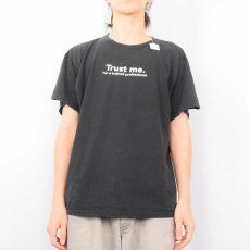 画像3: Lynda.com "Trust me. I'm a trained professional." 企業プリントTシャツ BLACK (3)