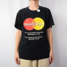 画像2: "Morality Check" パロディプリントTシャツ L (2)