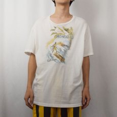 画像2: POLO Ralph Lauren "A TRIP TO HONOLULU" サーフプリントTシャツ L (2)