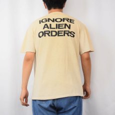 画像4: 70's USA製 "IGNORE ALIEN ORDERS" イラストプリントTシャツ L (4)