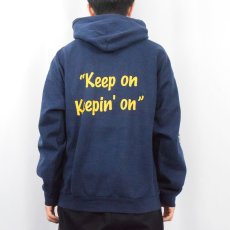 画像4: FFA "Keep on Keepin' on" プリントスウェットフーディー NAVY L (4)