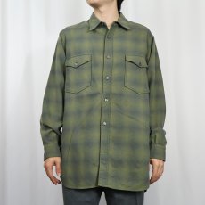 画像2: 60's PENDLETON オンブレーチェック柄 ウールシャツ SIZE16 1/2 (2)