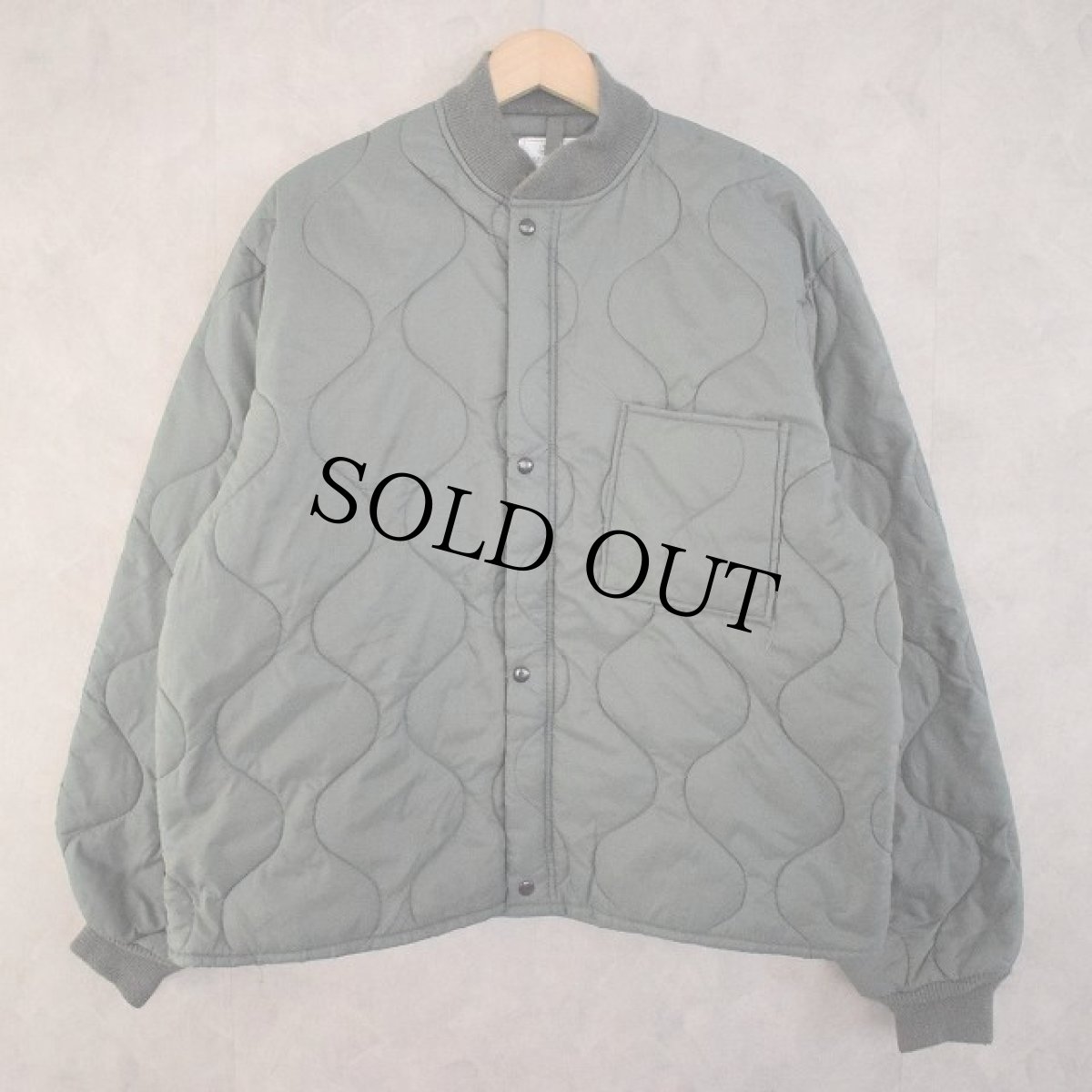 画像1: 90's U.S.AF CWU-9/P QUILTED NYLON JAKET LARGE (1)