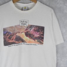 画像1: 90's Michelangelo アダムの創造 USA製 "Pull my finger" パロディTシャツ L (1)