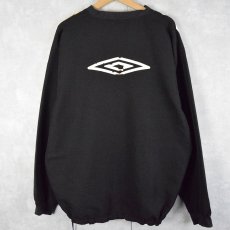 画像2: 2000's UMBRO ロゴ刺繍 Vネック ナイロンプルオーバージャケット BLACK XL (2)