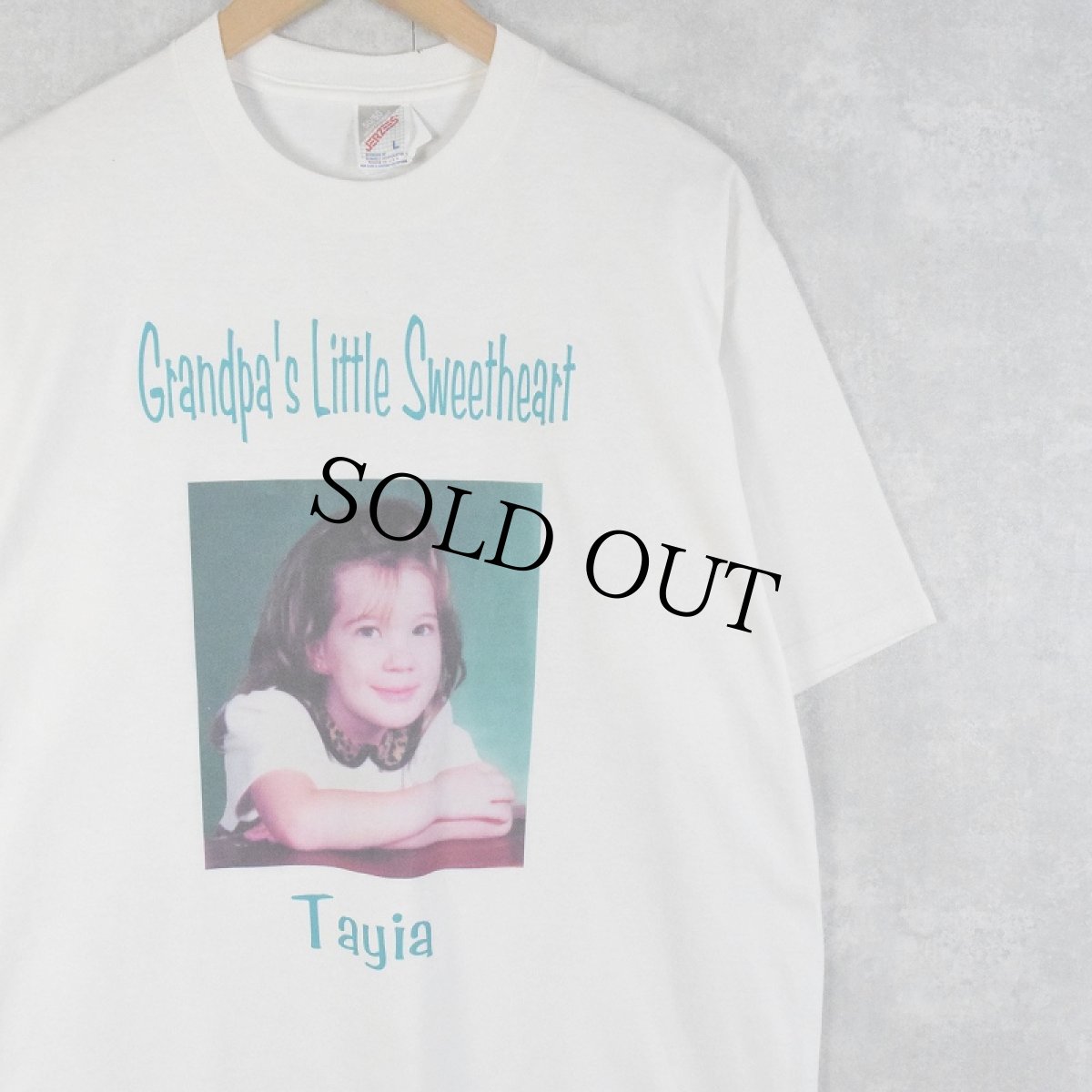 画像1: 90's USA製 "Grandpa's Little Sweetheart Tayia" メモリアルフォトプリントTシャツ L (1)