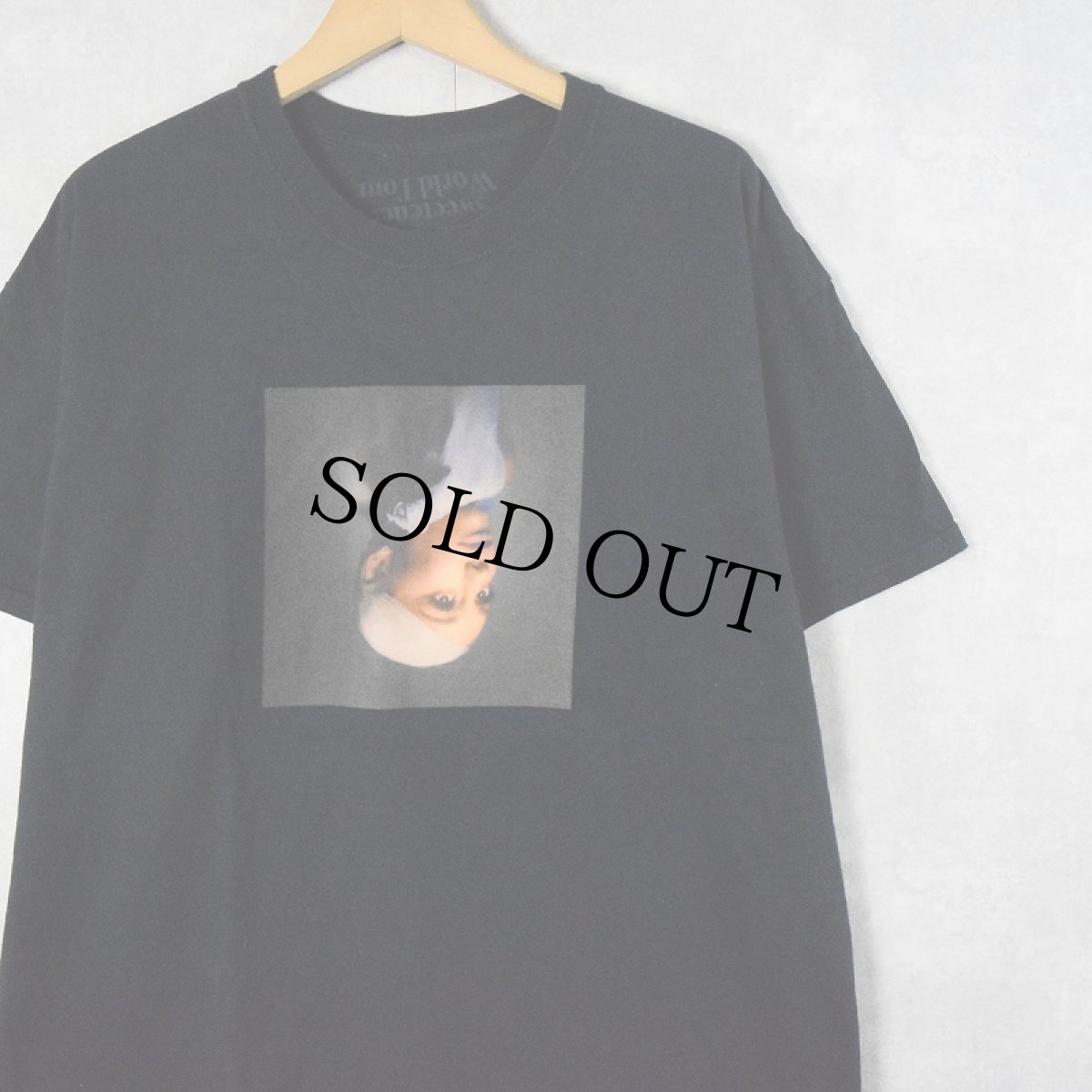 画像1: 2019 Ariana Grande "Sweetener World Tour" ミュージシャンツアーTシャツ XL (1)