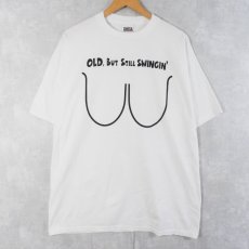 画像1: "OLD, BUT STILL SWINGIN'" シュールイラスト エロTシャツ XL (1)