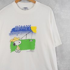 画像1: PEANUTS SNOOPY "SNOOPY in Hungary" キャラクタープリントTシャツ XL (1)