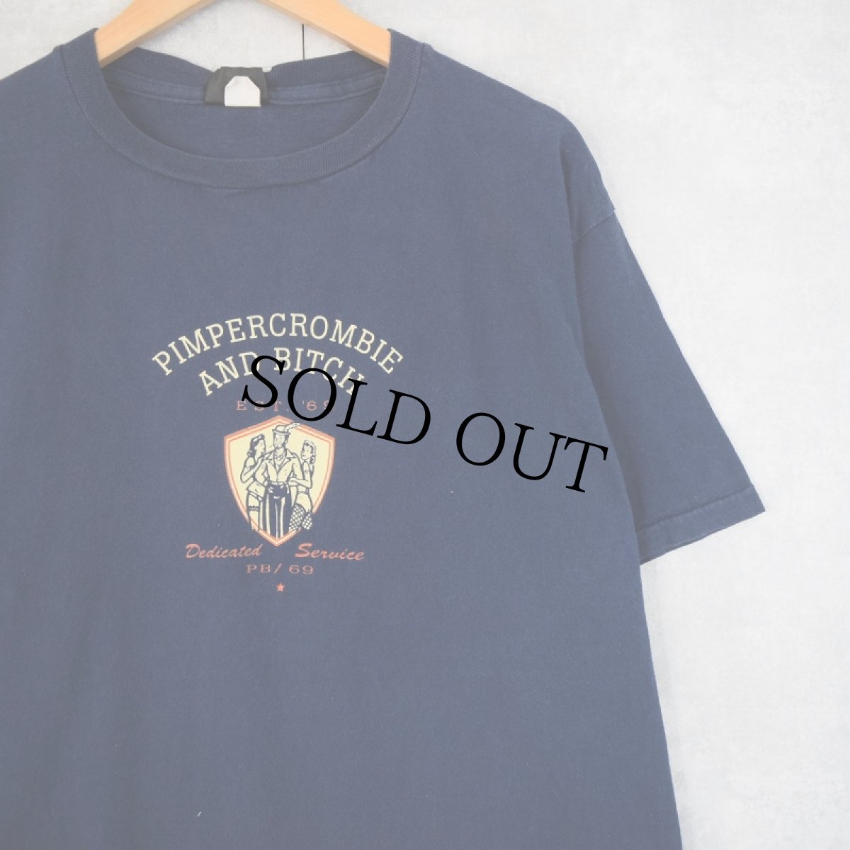 画像1: 90's USA製 "PIMPERCROMBIE AND BITCH" パロディTシャツ NAVY L (1)