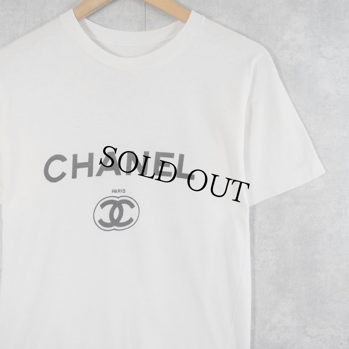 画像1: ブート 90's CHANEL ロゴプリントTシャツ  (1)