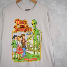 画像1: Steven Rhodes "Don't Talk to Strangers" イラストプリントTシャツ XL (1)