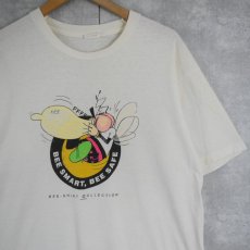 画像1: 90's CANADA製 "BEE SMART, BEE SAFE" シュールイラスト エロTシャツ (1)