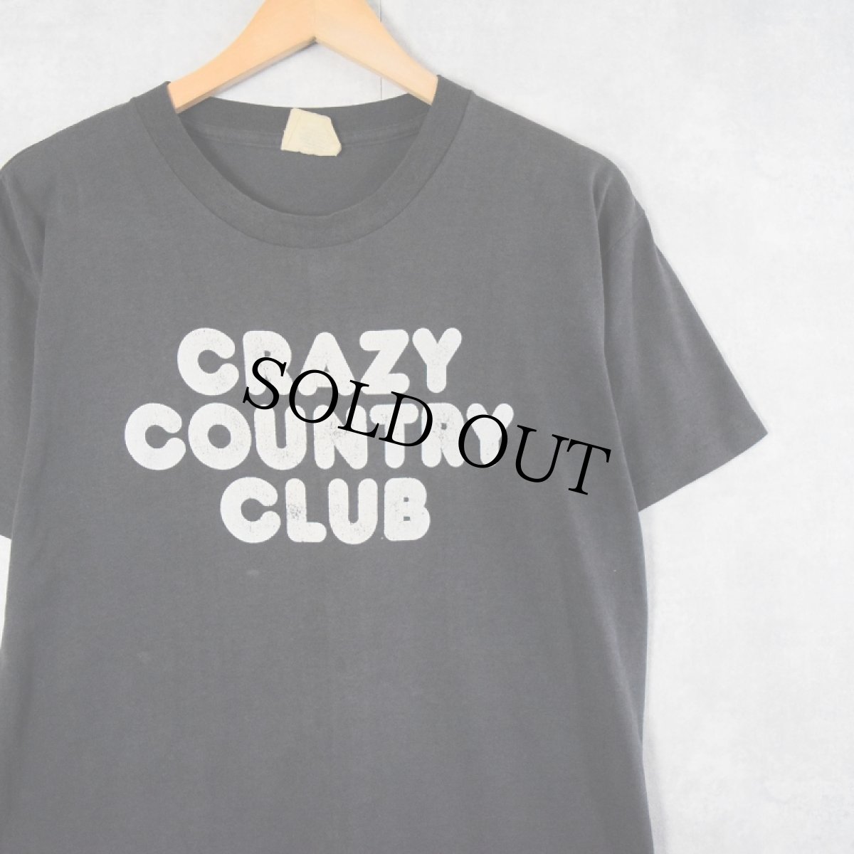 画像1: 80's CRAZY COUNTRY CLUB USA製 レストランバープリントTシャツ L (1)