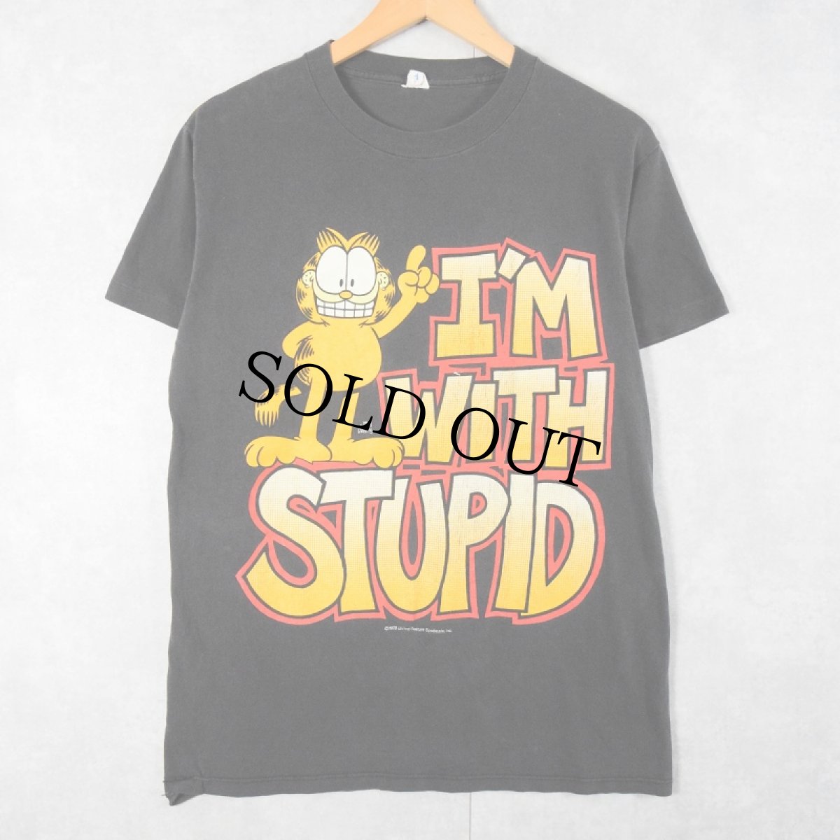 画像1: 90's GARFIELD USA製 "I'M WITH STUPID" キャラクタープリントTシャツ M (1)