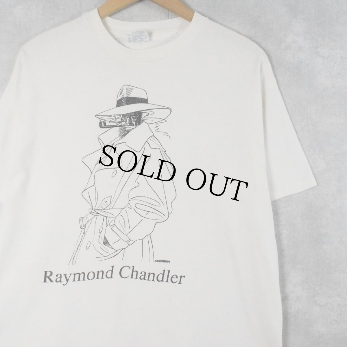 画像1: 90's LARGELY LITERARY USA製 "Raymond Chandler" 小説家 イラストプリントTシャツ L (1)