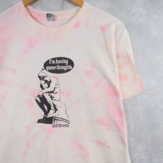 画像1: 90's "I'm havig queer thoughts." 考える人 イラストプリント タイダイTシャツ XL (1)