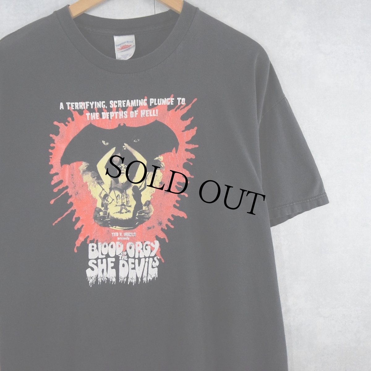 画像1: "Blood Orgy of the She-Devils" ホラー映画プリントTシャツ BLACK XL (1)