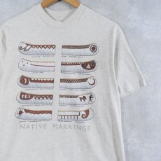 画像1: 90's LIBERTY GRAPHICS USA製 "NATIVE MARKINGS" イラストプリントTシャツ M (1)