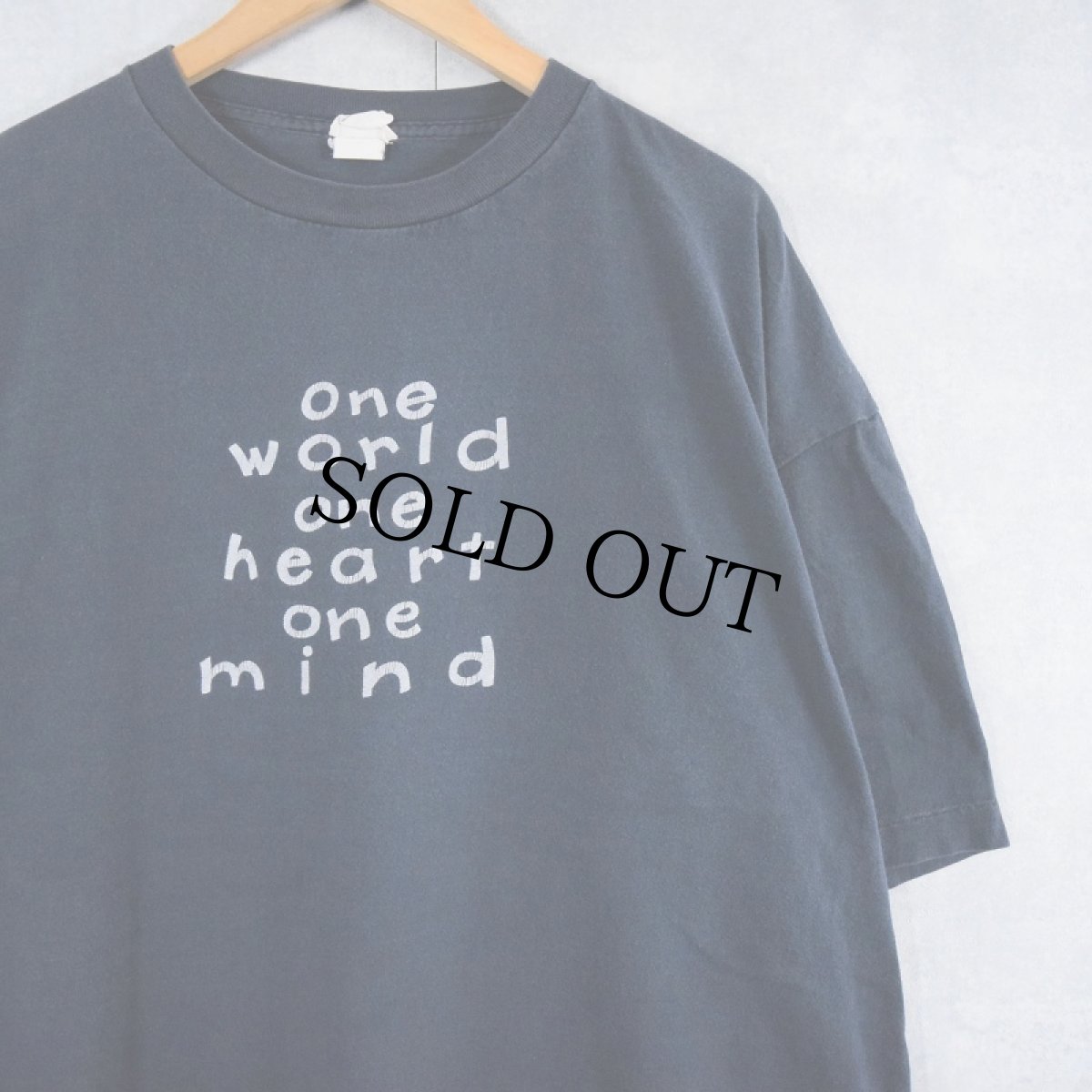 画像1: 80〜90's USA製 "One world one heart one mind" メッセージプリントTシャツ ONESIZE (1)