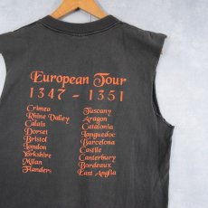 画像2: 90's Black Death USA製 "European Tour" カットオフスリーブ パンデミックプリントTシャツ M (2)