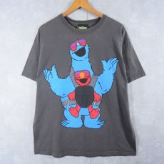 画像1: SESAME STREET "The Hangover" 映画パロディプリントTシャツ XL (1)