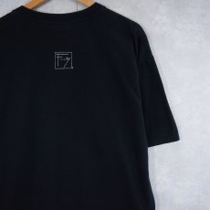 画像2: Frank Lloyd Wright "THE ORGANIC COMMANDMENT" 建築家アートプリントTシャツ BLACK XL (2)