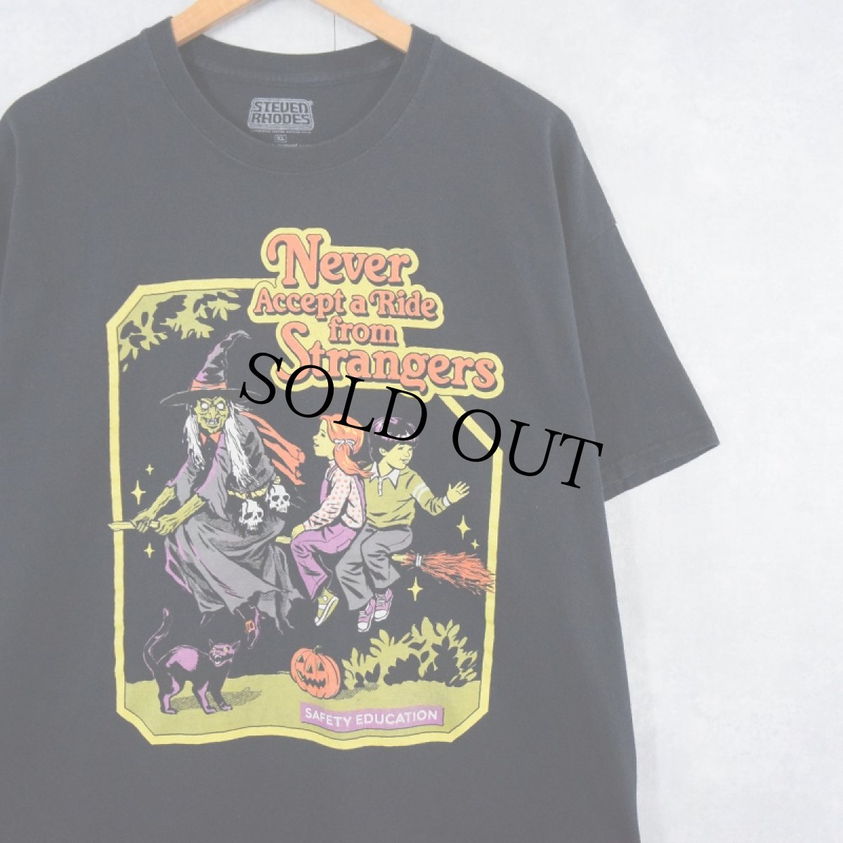 画像1: Steven Rhodes "Never Accept a Ride from Strangers" イラストプリントTシャツ XL (1)