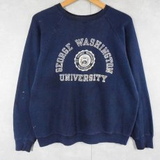 画像1: 70's Champion USA製 バータグ "GRORGE WASHINGTON UNIVERSITY" フロッキープリント ラグランスウェット NAVY L (1)