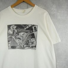 画像1: 90's M.C. ESCHER USA製 "Relativity" 騙し絵アートプリントTシャツ XL (1)