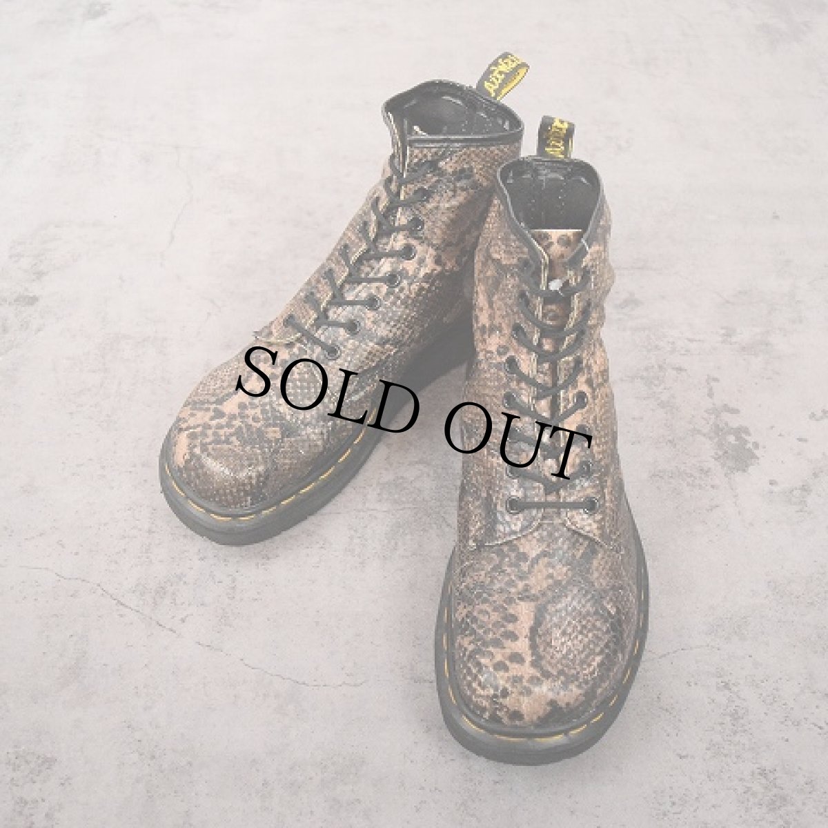 画像1: Dr.Martens ENGLAND製 パイソン柄 8ホール 27cm (1)