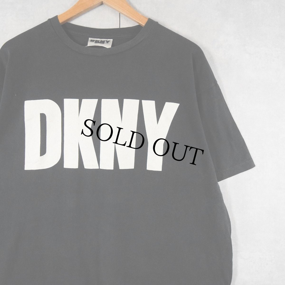 画像1: 90's DKNY ロゴプリントTシャツ BLACK (1)